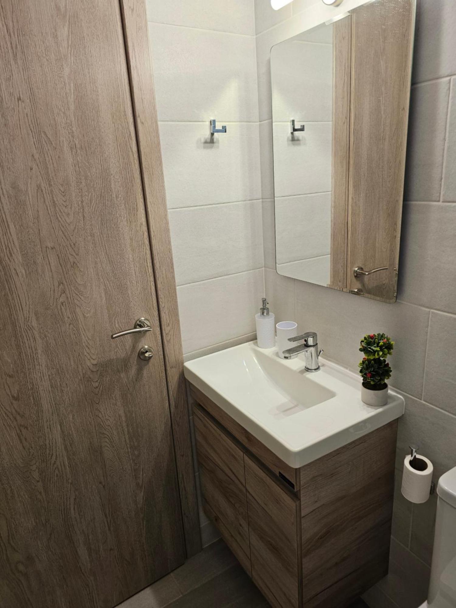 Cosy Apartment In The Heart Of The City Kalamata Exterior photo